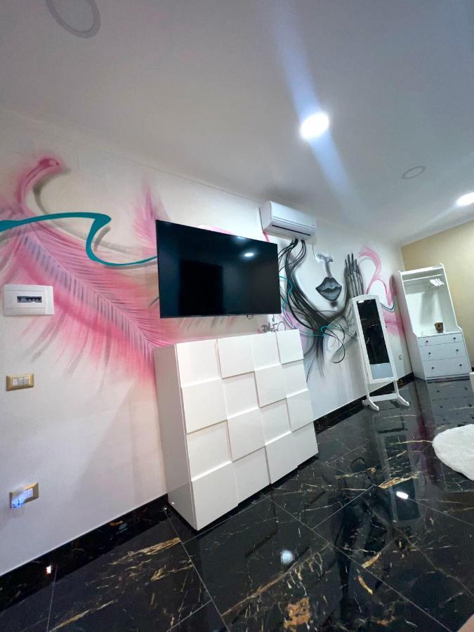 Housek.o. *